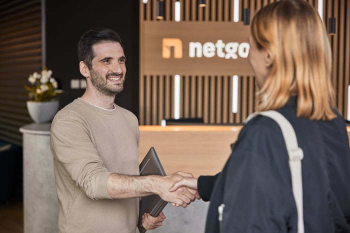 Head of Talent Acquisition Massi empfängt eine Bewerberin
