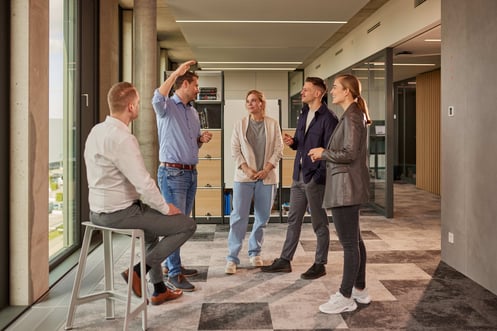 netgo Team in einer Diskussion bei einer Weiterbildung