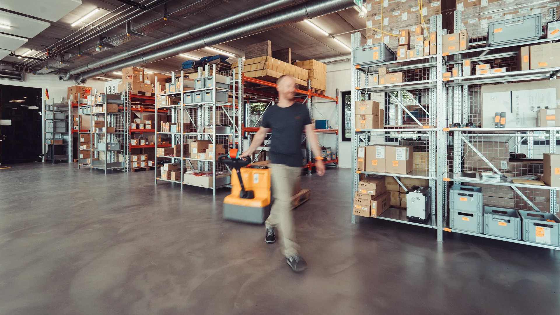 ASOS: Versandriese modernisiert Berliner Logistikzentrum mit netgo und Ingram Micro