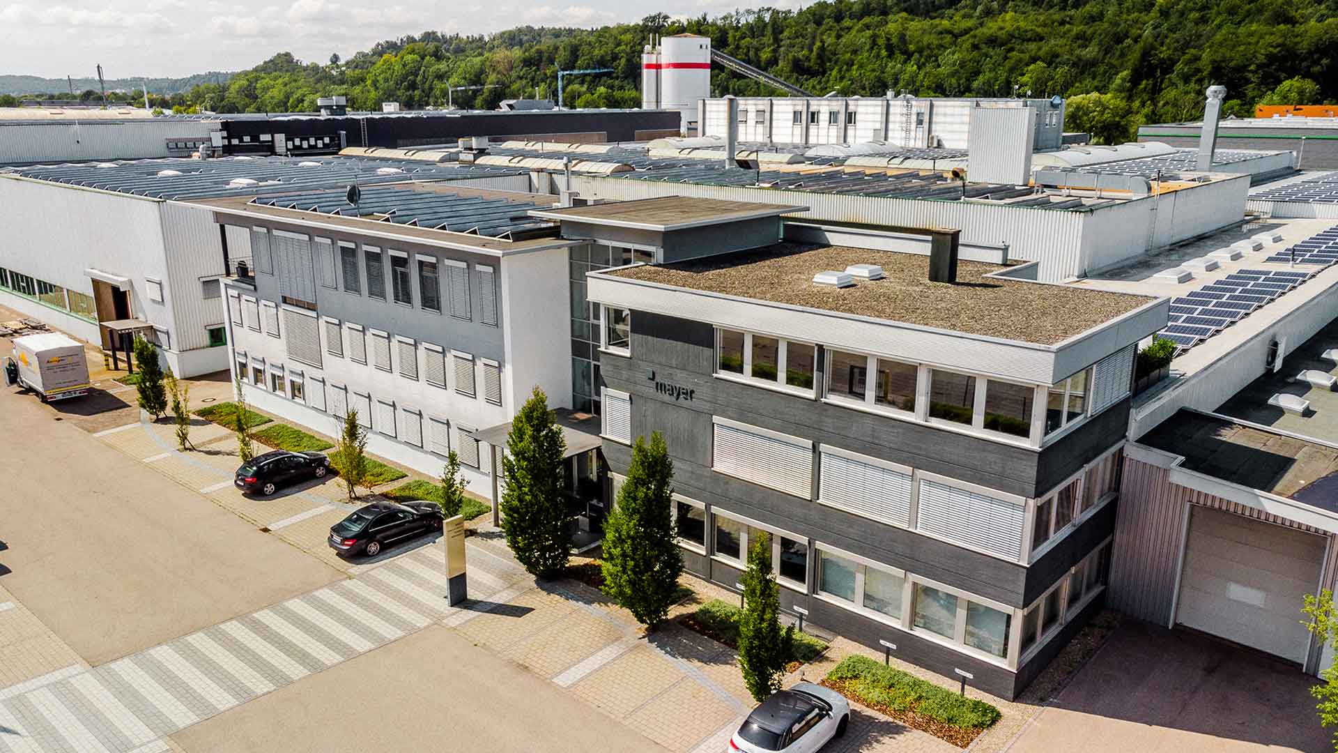 Mayer Holding: Digitaler Rechnungseingang an allen Standorten mit ELO